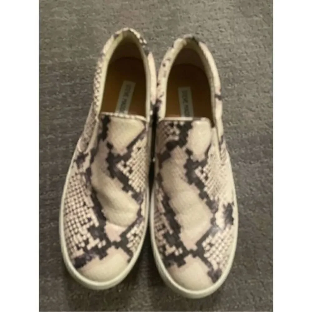 Steve Madden Shoes (SZ 8.5)
